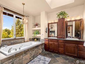 17645 SE 196th Drive, Renton WA 98058