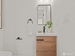 12834 Ashworth Avenue N, Seattle WA 98133