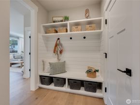 18504 Meridian Avenue SE CR 01, Bothell WA 98012