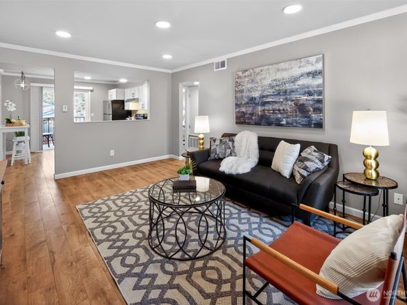 12206 NE 147th Place B, Kirkland WA 98034