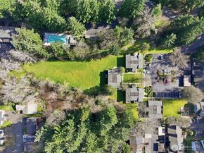 12206 NE 147th Place B, Kirkland WA 98034