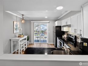 12206 NE 147th Place B, Kirkland WA 98034