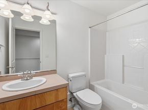 63 Cougar Ridge Road NW 2102, Issaquah WA 98027