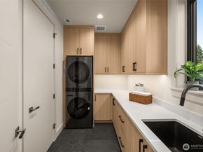 312 160th Avenue NE, Bellevue WA 98008