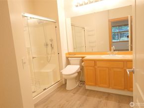 15806 18th Ave W A101, Lynnwood WA 98087