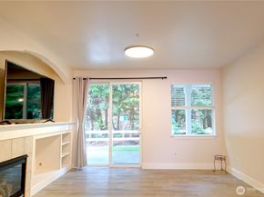 15806 18th Ave W A101, Lynnwood WA 98087