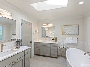 12813 NE 65th Lane, Kirkland WA 98033