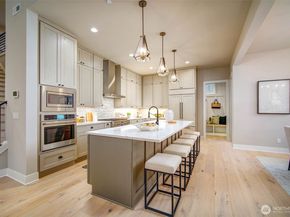 12813 NE 65th Lane, Kirkland WA 98033