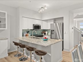 23300 SE Black Nugget Road D3, Issaquah WA 98029