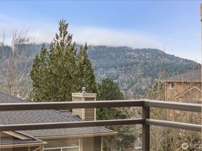 23300 SE Black Nugget Road D3, Issaquah WA 98029