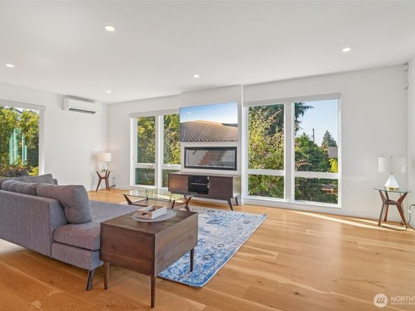 8020 17th Avenue NW, Seattle WA 98117