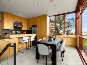 1527 E Howe Street, Seattle WA 98112