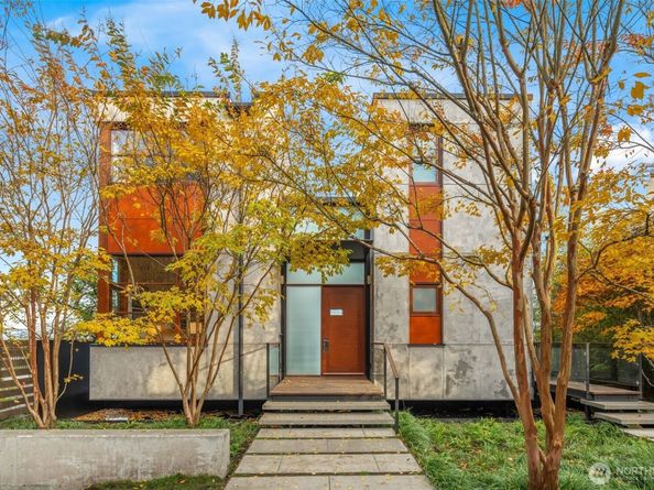 1527 E Howe Street, Seattle WA 98112