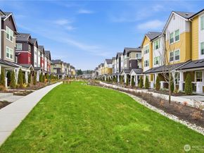 19244 NE 69th Circle 104, Redmond WA 98052