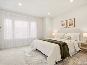 19244 NE 69th Circle 104, Redmond WA 98052