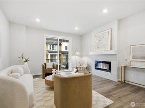 19244 NE 69th Circle 104, Redmond WA 98052