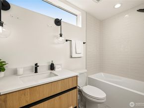 3817 D Fremont Avenue N, Seattle WA 98103