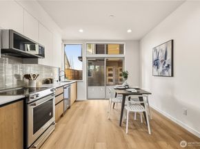 3817 D Fremont Avenue N, Seattle WA 98103