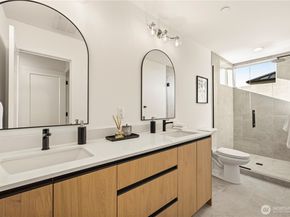 3817 D Fremont Avenue N, Seattle WA 98103