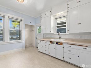 1721 3rd Avenue N, Seattle WA 98109