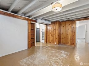 1721 3rd Avenue N, Seattle WA 98109