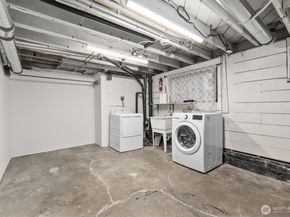 1721 3rd Avenue N, Seattle WA 98109