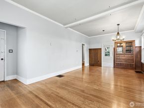 1721 3rd Avenue N, Seattle WA 98109