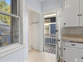 1721 3rd Avenue N, Seattle WA 98109