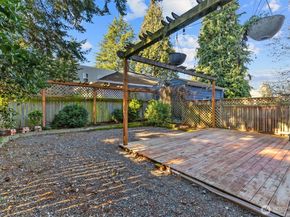 1721 3rd Avenue N, Seattle WA 98109