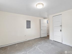 1721 3rd Avenue N, Seattle WA 98109