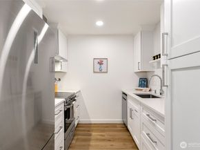 3820 NE 155th Place 902, Lake Forest Park WA 98155
