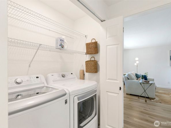 3820 NE 155th Place 902, Lake Forest Park WA 98155