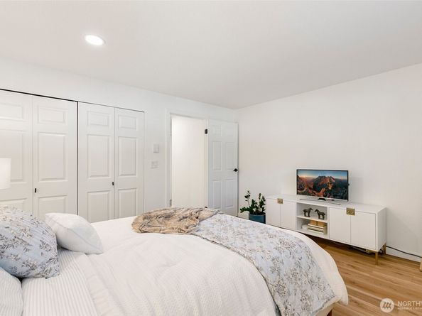 3820 NE 155th Place 902, Lake Forest Park WA 98155