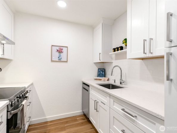 3820 NE 155th Place 902, Lake Forest Park WA 98155
