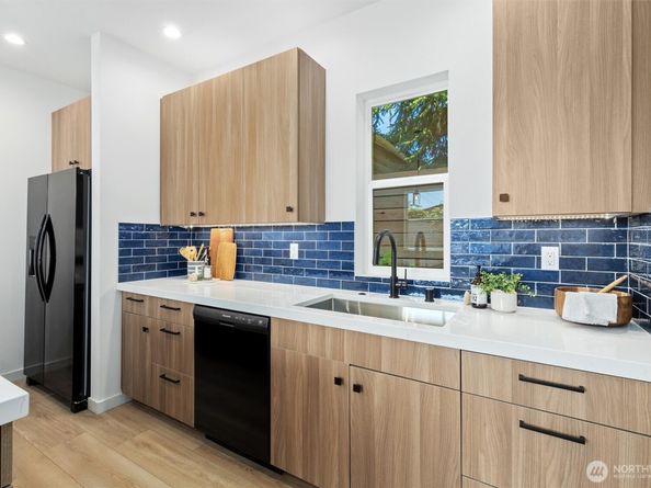 7713 34th Avenue SW, Seattle WA 98126