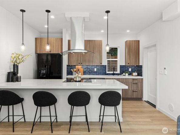 7713 34th Avenue SW, Seattle WA 98126