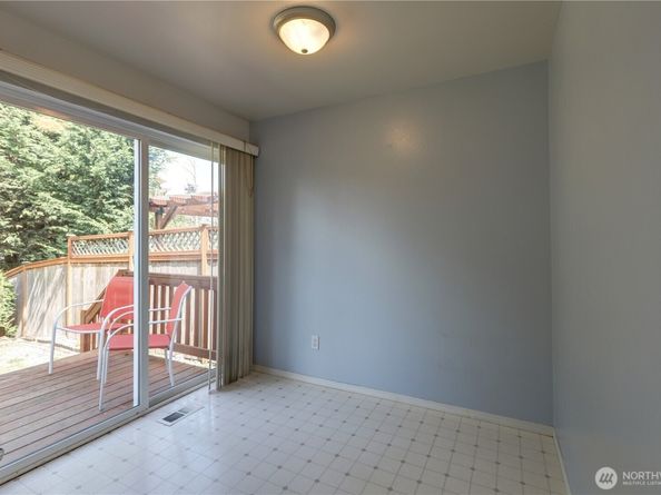 2208 S 380th Street, Federal Way WA 98003