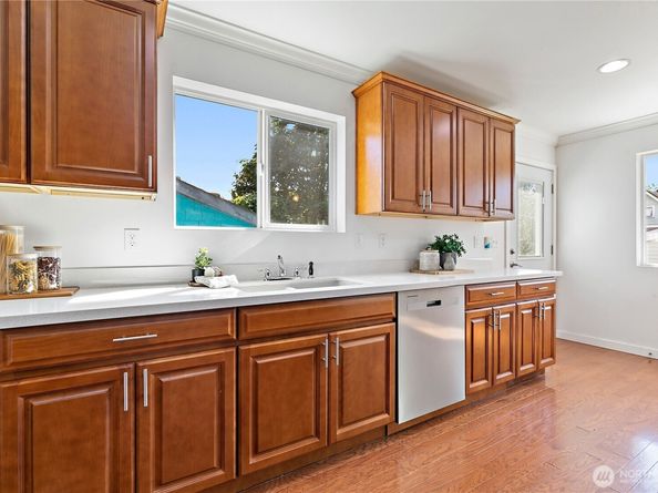4059 Latona Avenue NE, Seattle WA 98105