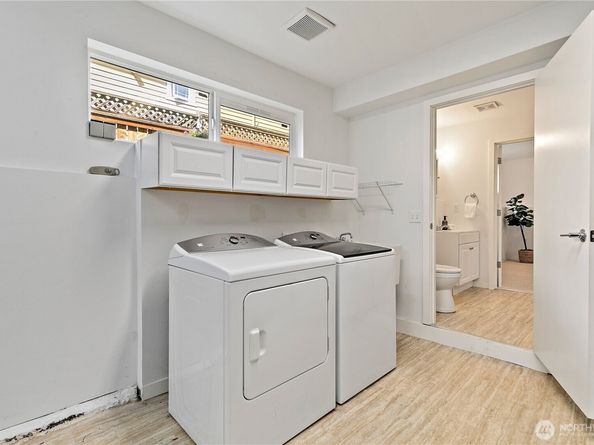 4059 Latona Avenue NE, Seattle WA 98105