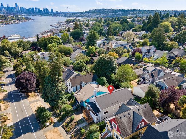 4059 Latona Avenue NE, Seattle WA 98105