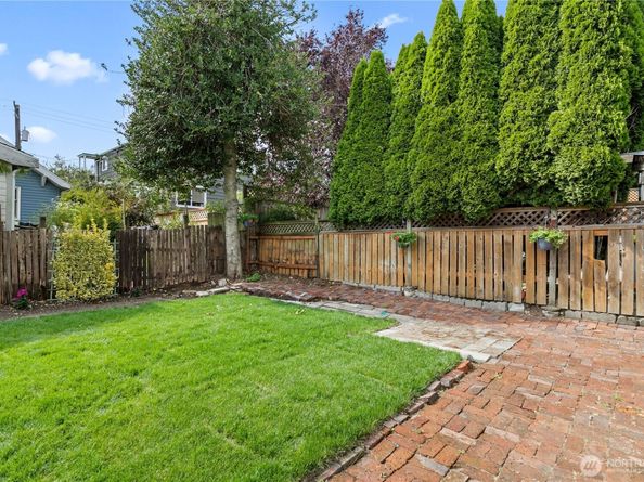 4059 Latona Avenue NE, Seattle WA 98105