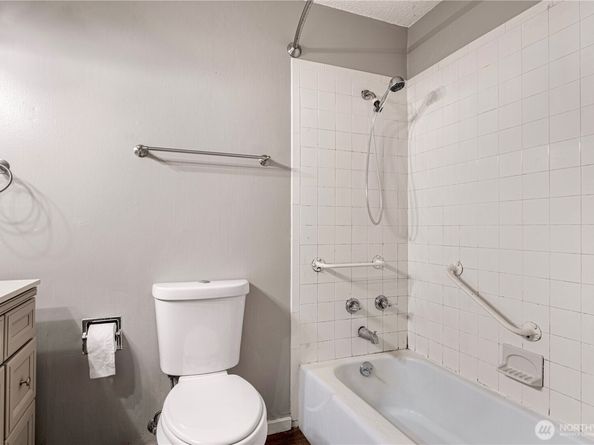 1425 S Puget Drive C1, Renton WA 98055