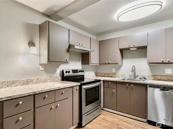 1425 S Puget Drive C1, Renton WA 98055