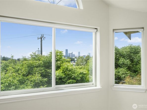 1132 Yakima Avenue S, Seattle WA 98144
