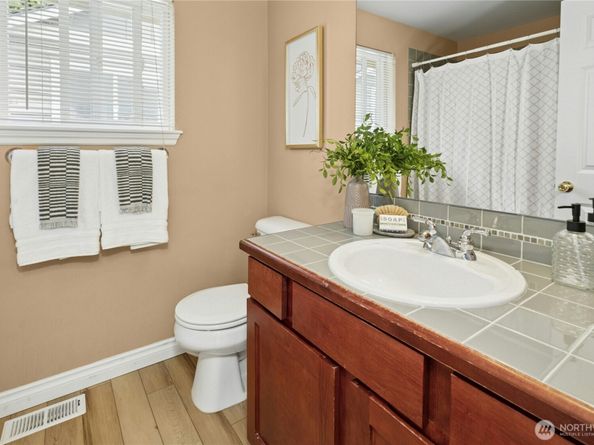 1132 Yakima Avenue S, Seattle WA 98144
