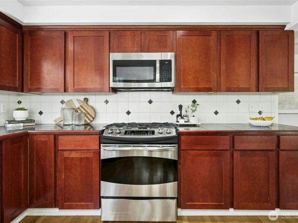 1132 Yakima Avenue S, Seattle WA 98144
