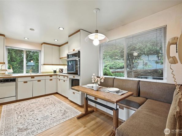 5418 NE 200th Place, Lake Forest Park WA 98155