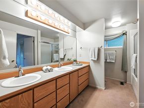 5418 NE 200th Place, Lake Forest Park WA 98155