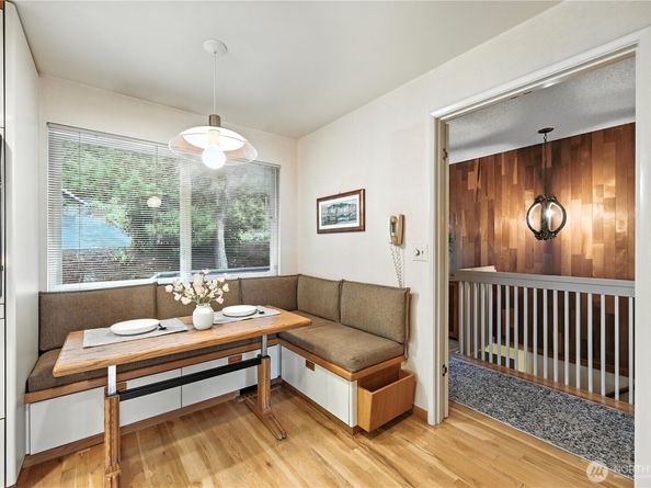 5418 NE 200th Place, Lake Forest Park WA 98155