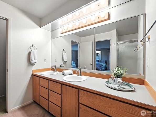 5418 NE 200th Place, Lake Forest Park WA 98155